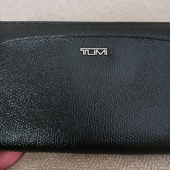Tumi Black Leather Zip Wallet - Picture 2 of 13
